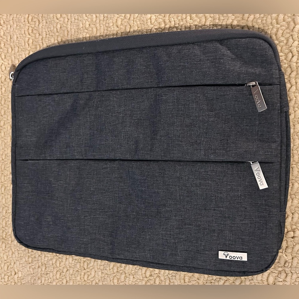 Voova: Dark Gray Laptop/Tablet Case